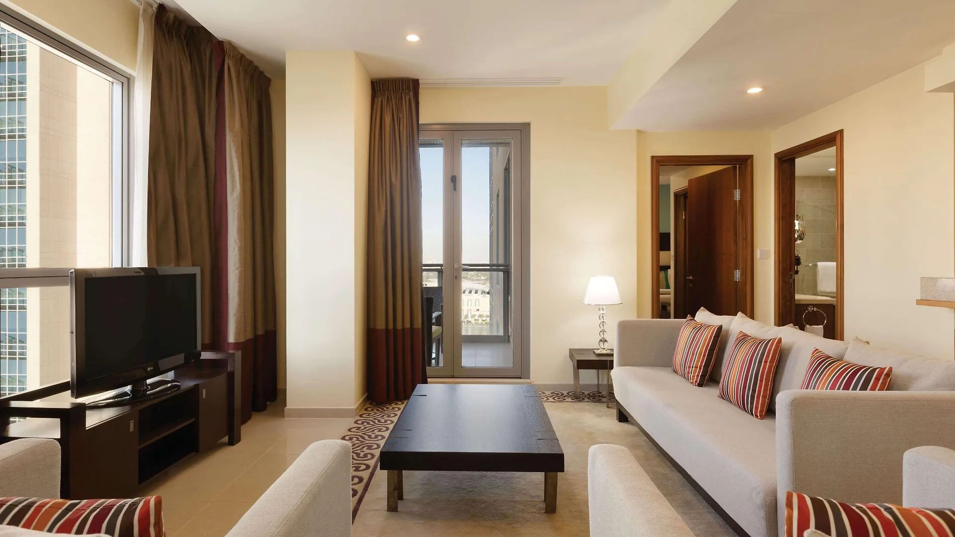 Ramada By Wyndham Downtown Dubai Aparthotel